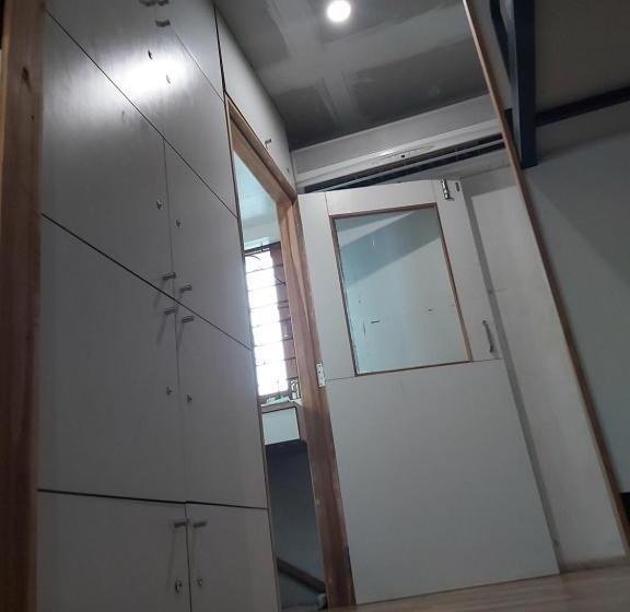 فندق صغير Arya Dormitory