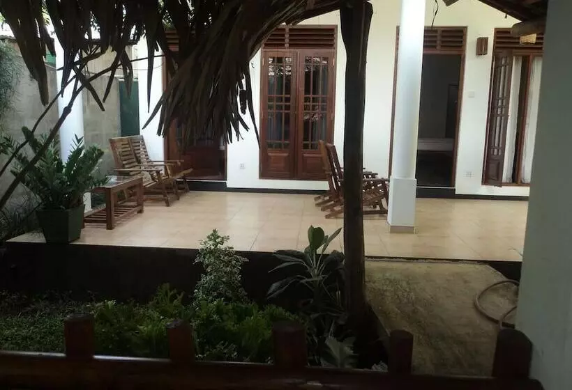 Majatalo Baby Elephant Green House