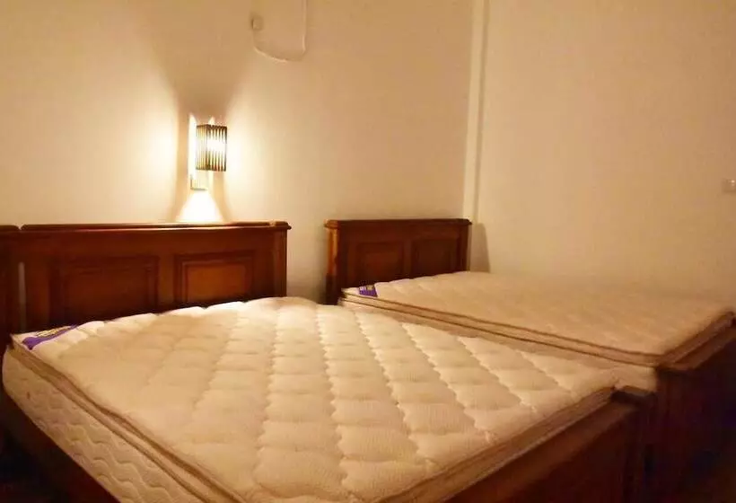 Majatalo Baby Elephant Green House