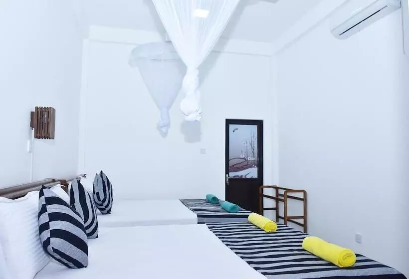 Majatalo Baby Elephant Green House