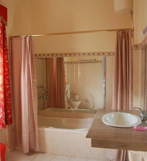 بنسيون Baruah Bhavan