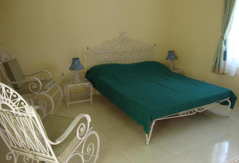 بنسيون Baruah Bhavan