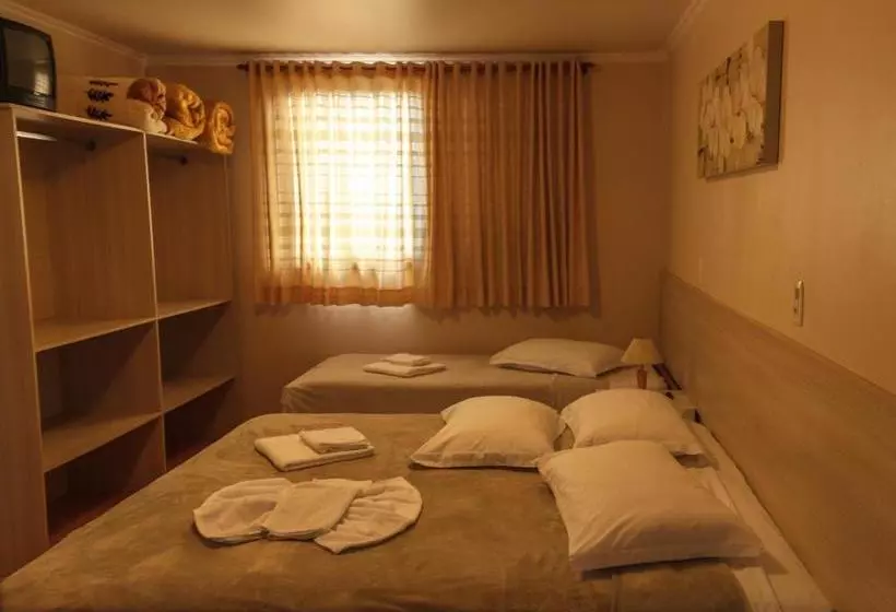 ペンション Pousada Neli