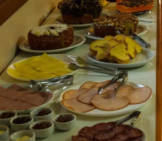 ペンション Pousada Neli