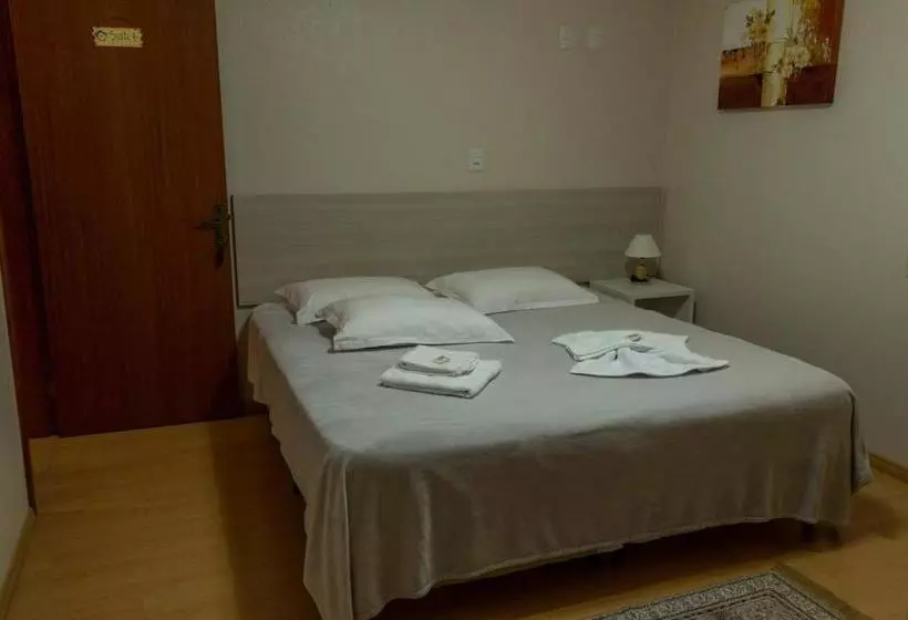 ペンション Pousada Neli