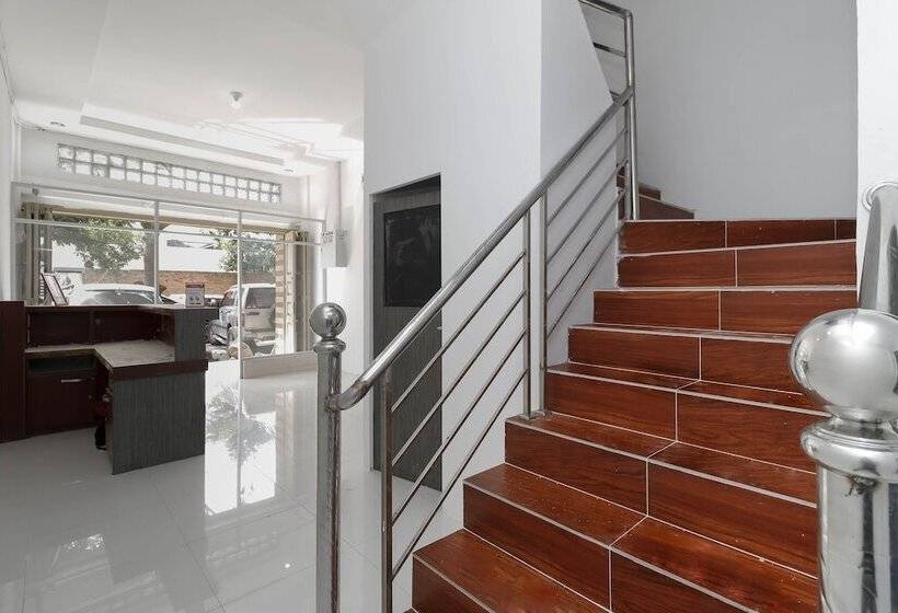 بنسيون Reddoorz Plus Near Rs Royal Prima