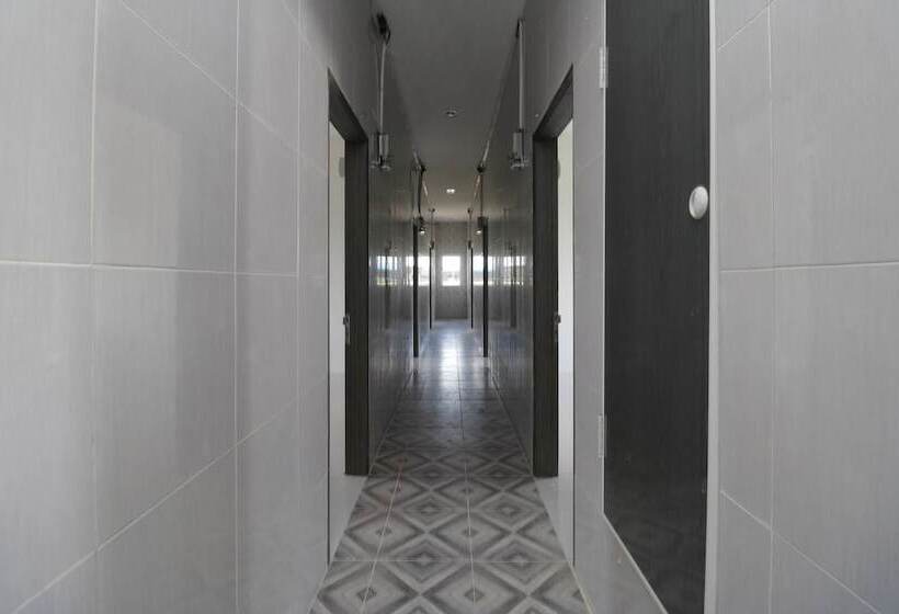 بنسيون Reddoorz Plus Near Rs Royal Prima