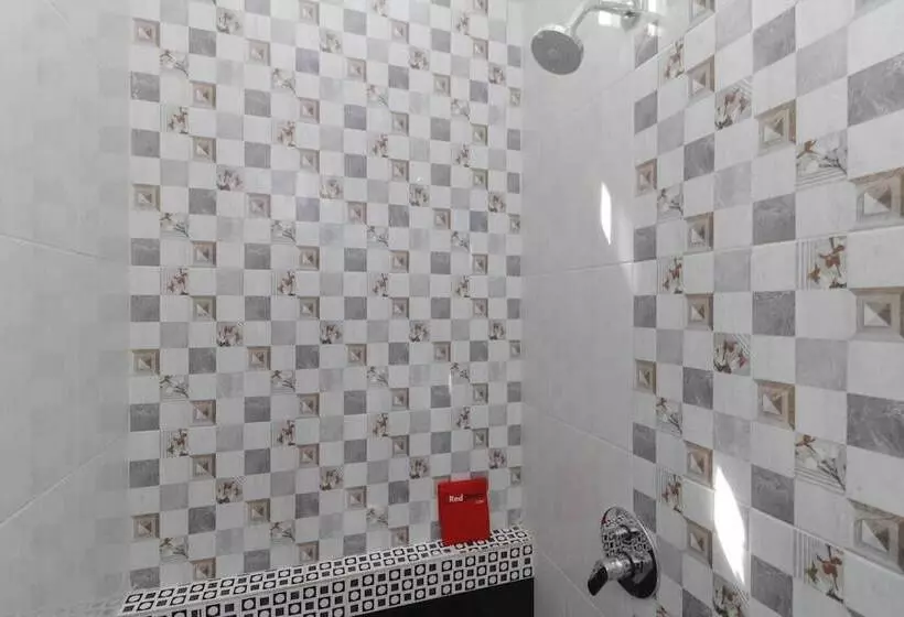 ペンション Reddoorz Plus Near Rs Royal Prima