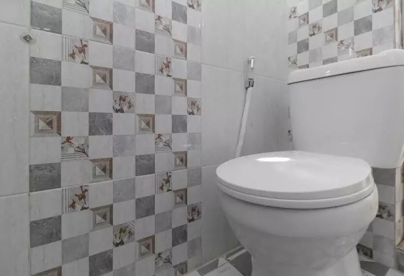 ペンション Reddoorz Plus Near Rs Royal Prima