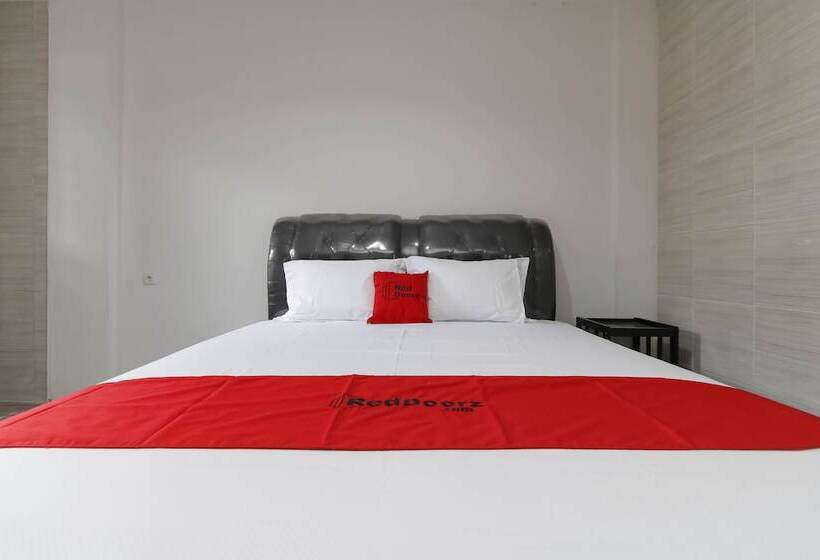 بنسيون Reddoorz Plus Near Rs Royal Prima