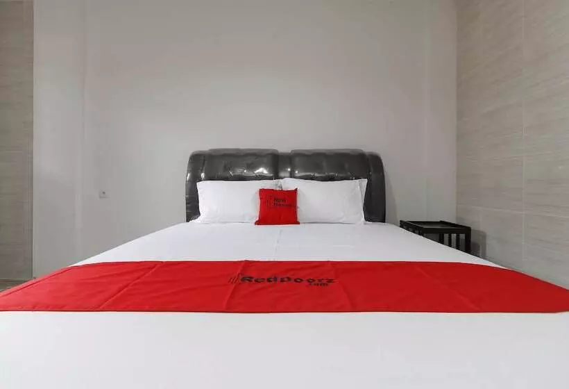 ペンション Reddoorz Plus Near Rs Royal Prima