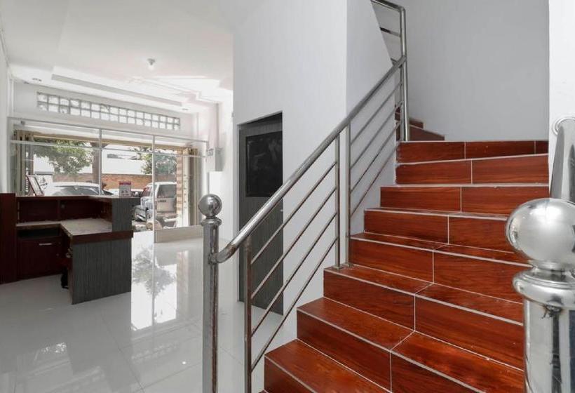 بنسيون Reddoorz Plus Near Rs Royal Prima