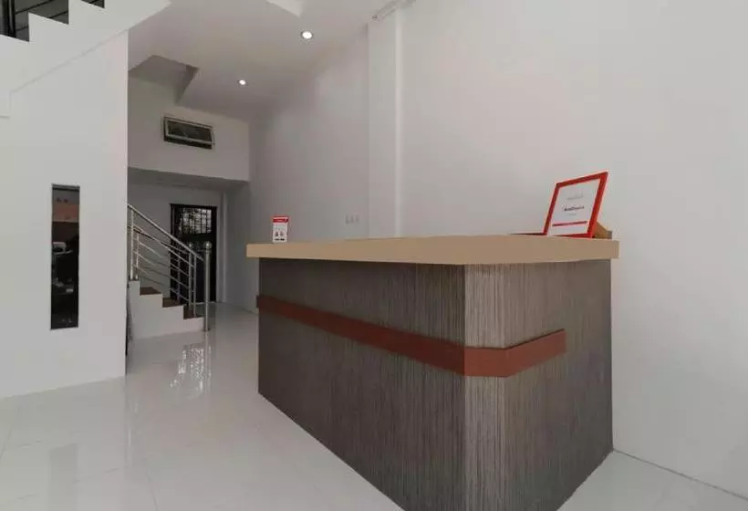 ペンション Reddoorz Plus Near Rs Royal Prima