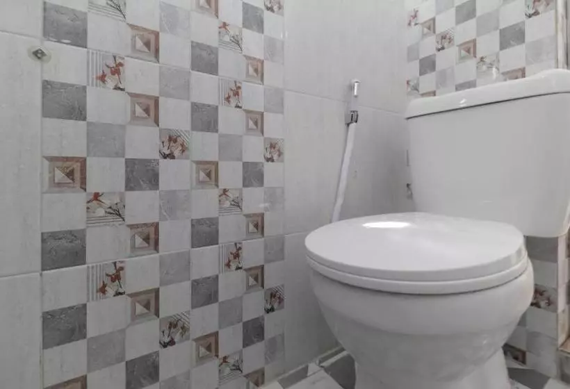 ペンション Reddoorz Plus Near Rs Royal Prima