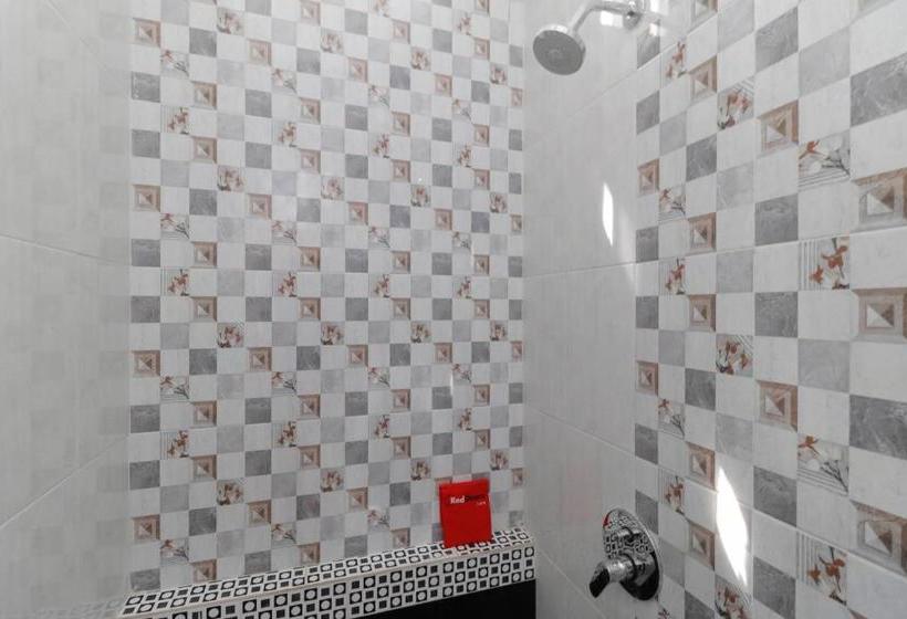 بنسيون Reddoorz Plus Near Rs Royal Prima