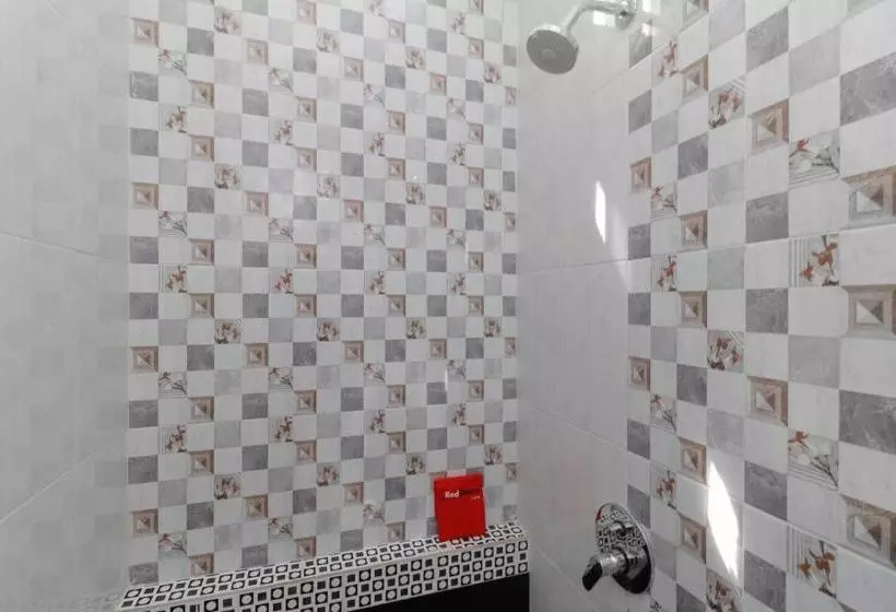 ペンション Reddoorz Plus Near Rs Royal Prima