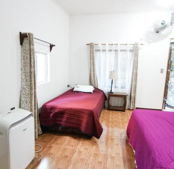 پانسیون Casita Happy Feet And Tours Corcovado