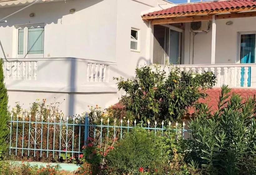 پانسیون Villa Elvis Caca