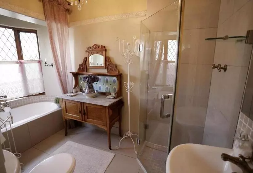 Majatalo A La Maison Boutique Guesthouse