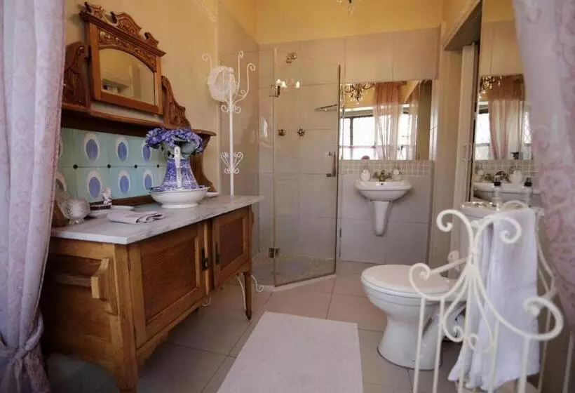 Majatalo A La Maison Boutique Guesthouse