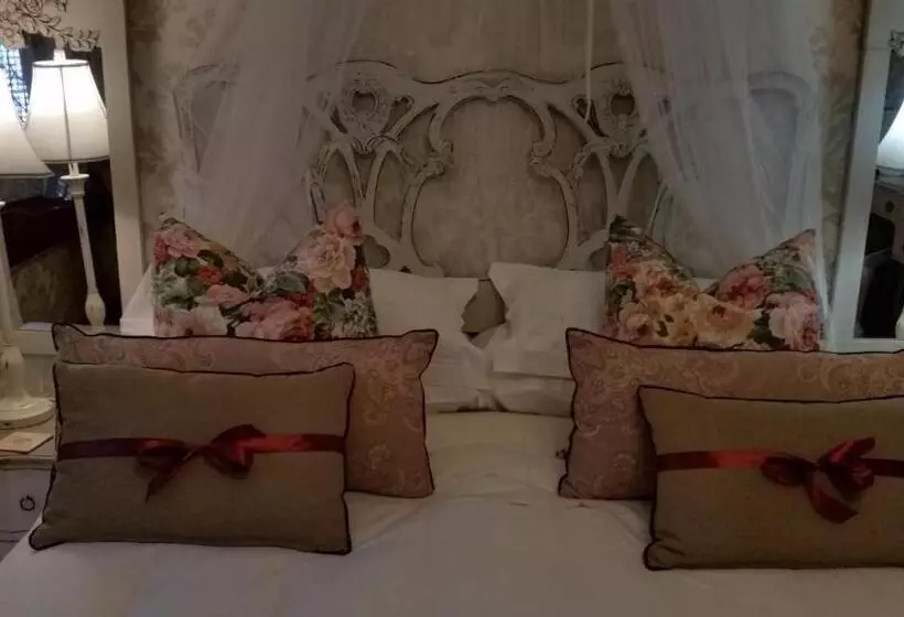 Majatalo A La Maison Boutique Guesthouse