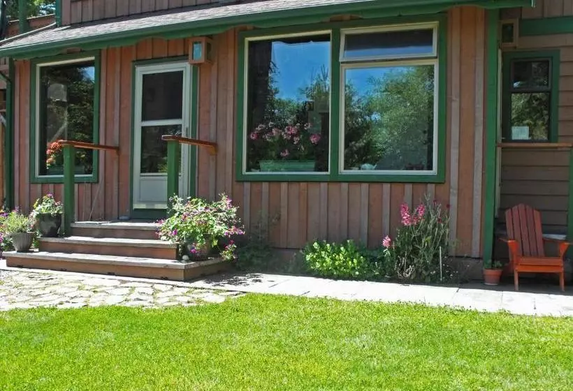 Majatalo Summerhill Guest House