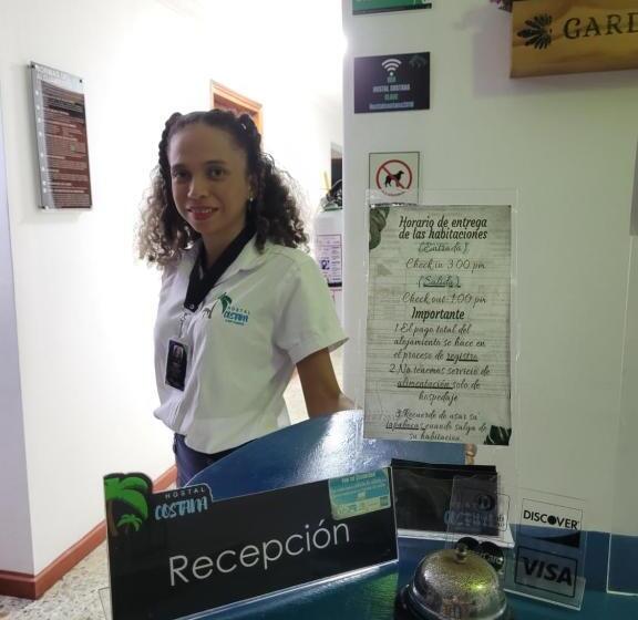 הוסטל Costana   Hostal