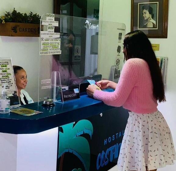 הוסטל Costana   Hostal