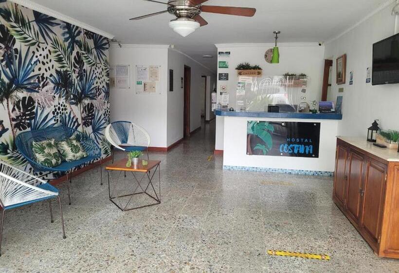 הוסטל Costana   Hostal