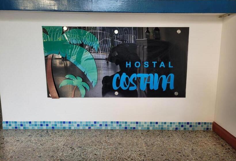 הוסטל Costana   Hostal