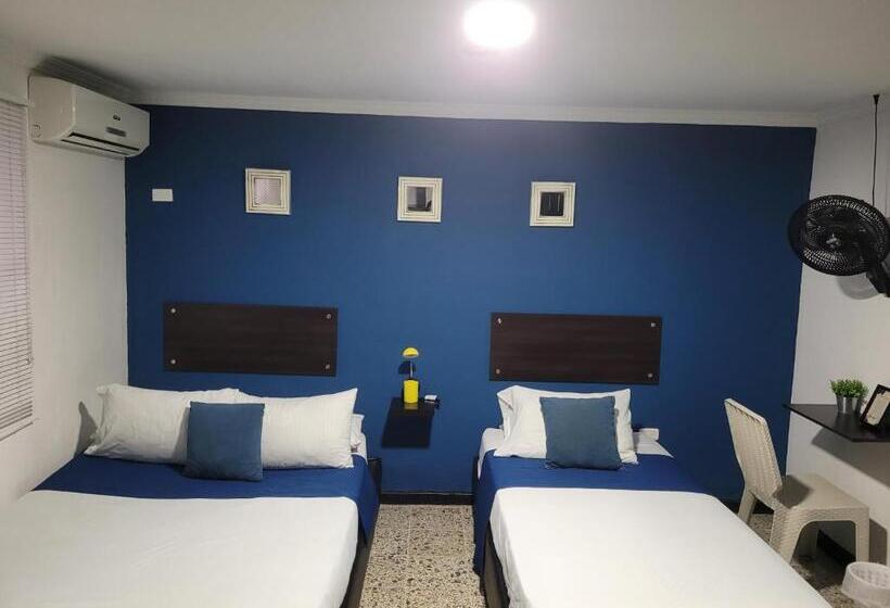 הוסטל Costana   Hostal
