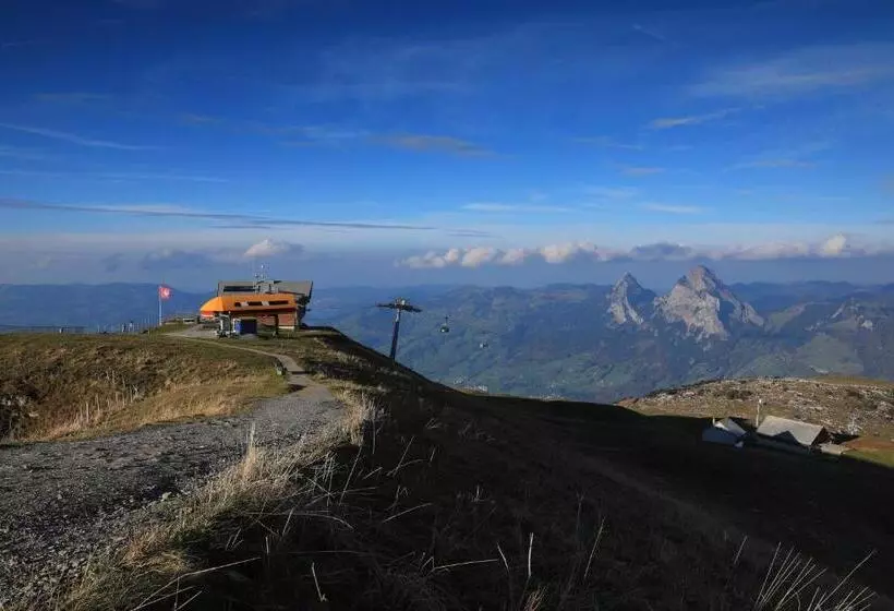 Retkeilymaja Gipfelrestaurant Fronalpstock
