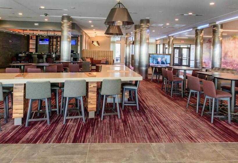 בית מלון כפרי Courtyard By Marriott Lake Jackson