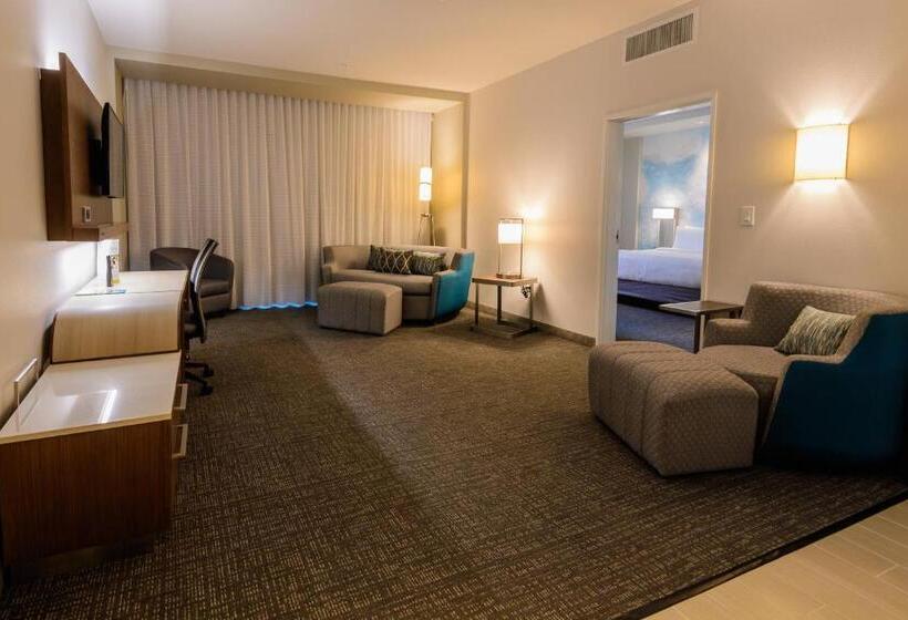 בית מלון כפרי Courtyard By Marriott Lake Jackson