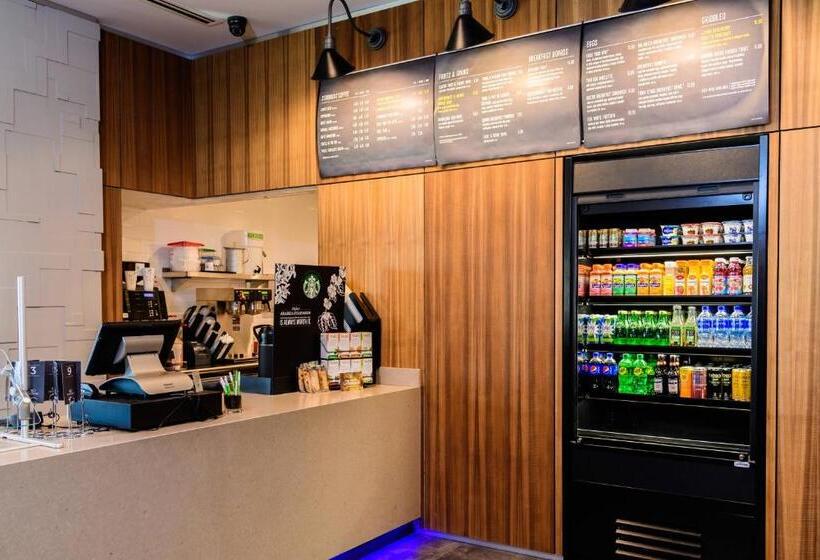 בית מלון כפרי Courtyard By Marriott Lake Jackson