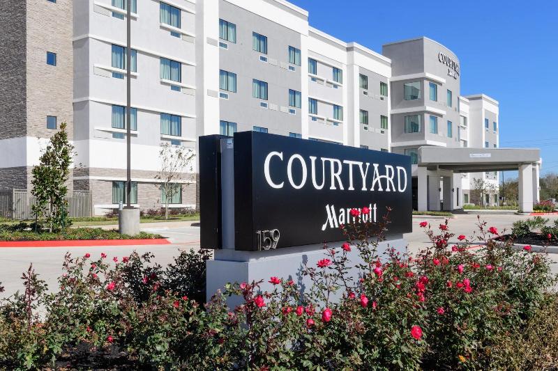 בית מלון כפרי Courtyard By Marriott Lake Jackson