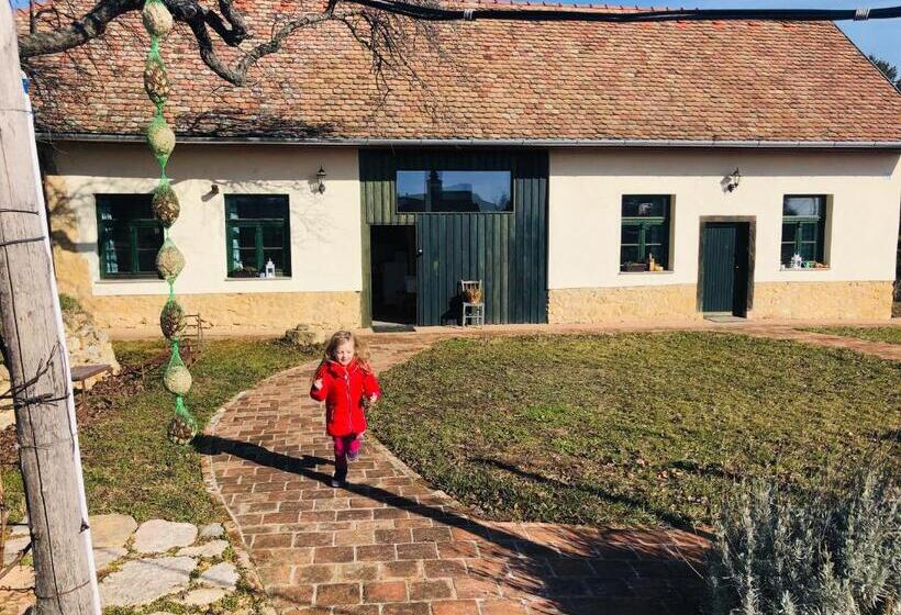 膳宿费 édenkert Vendégházak