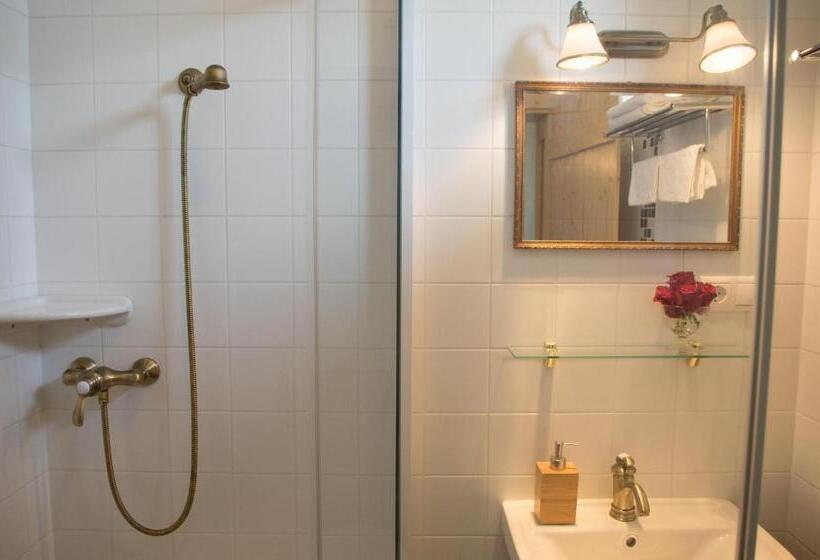 膳宿费 édenkert Vendégházak