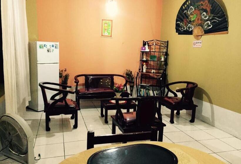 بنسيون Hostal Dorys Mar