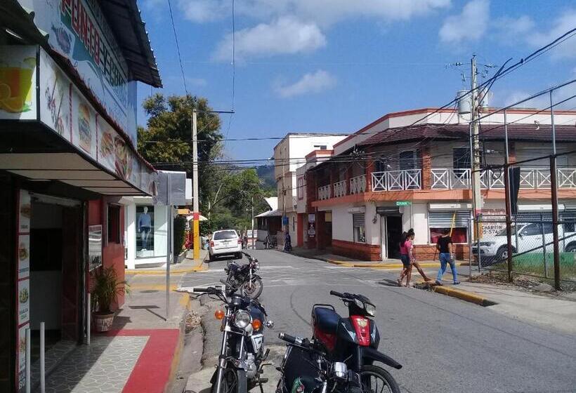 پانسیون Hostel Quintonido