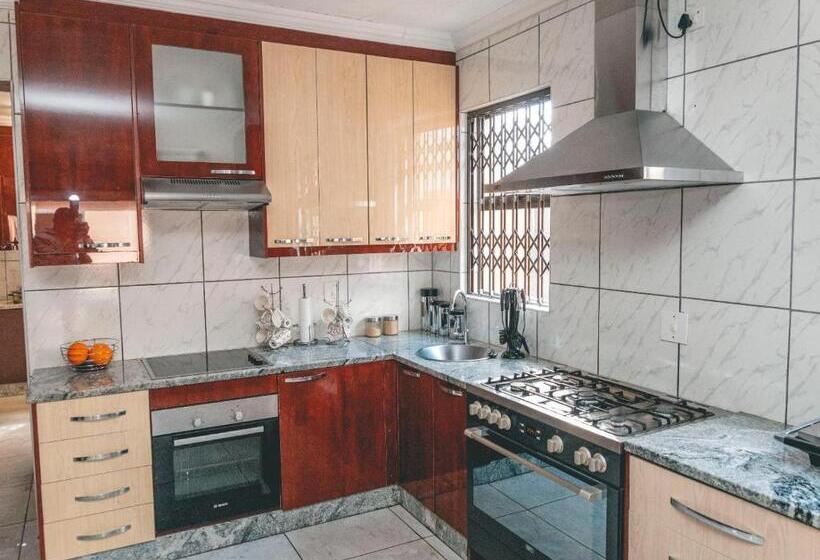 פנסיון Khutso Boutique