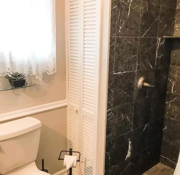 The Dahlonega Square Hotel & Villas