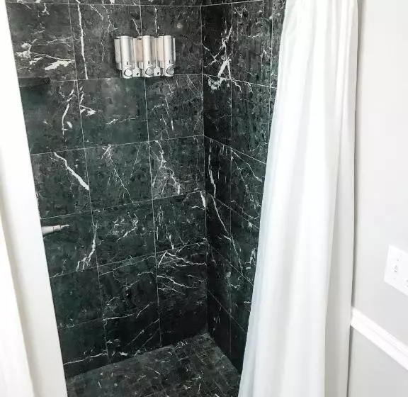 The Dahlonega Square Hotel & Villas