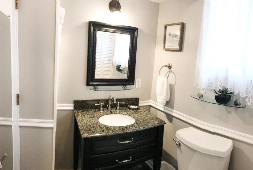 The Dahlonega Square Hotel & Villas