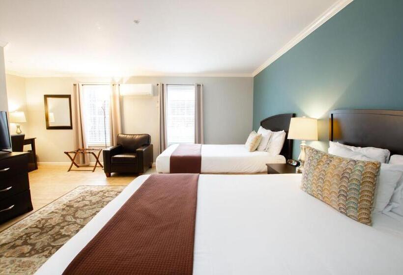 The Dahlonega Square Hotel & Villas