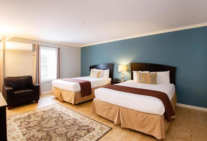 The Dahlonega Square Hotel & Villas