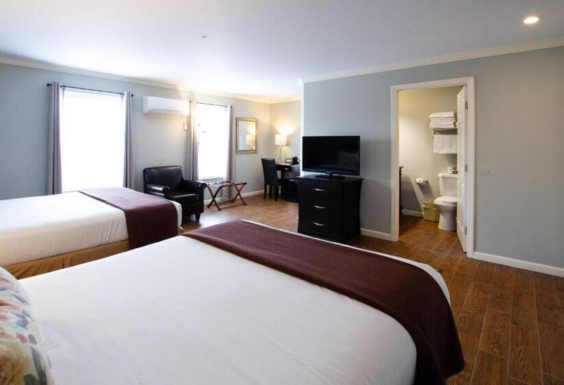 The Dahlonega Square Hotel & Villas