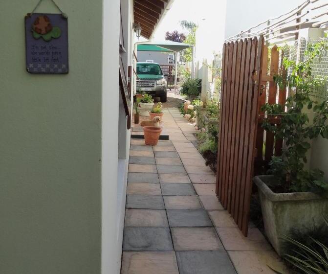 پانسیون Willow Cottage George