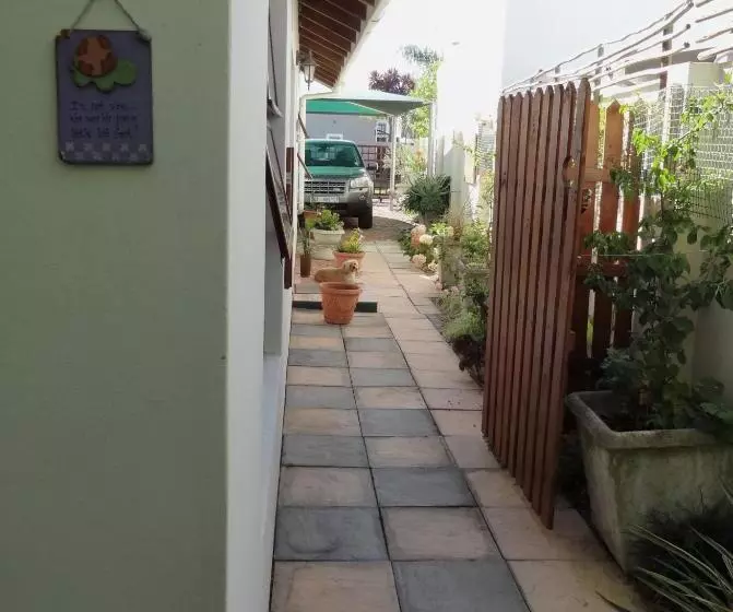 ペンション Willow Cottage George