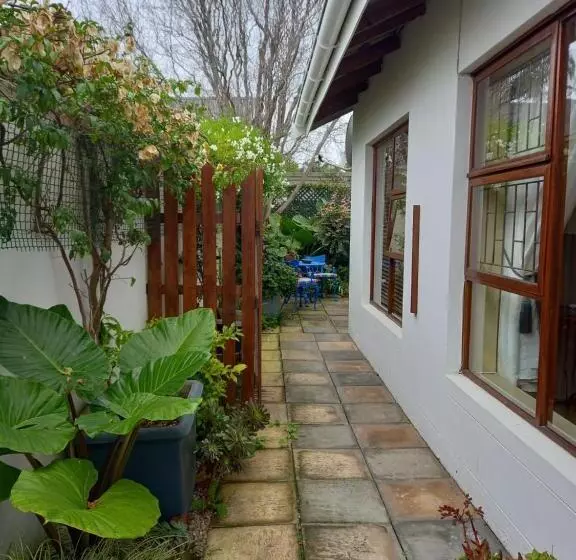 ペンション Willow Cottage George